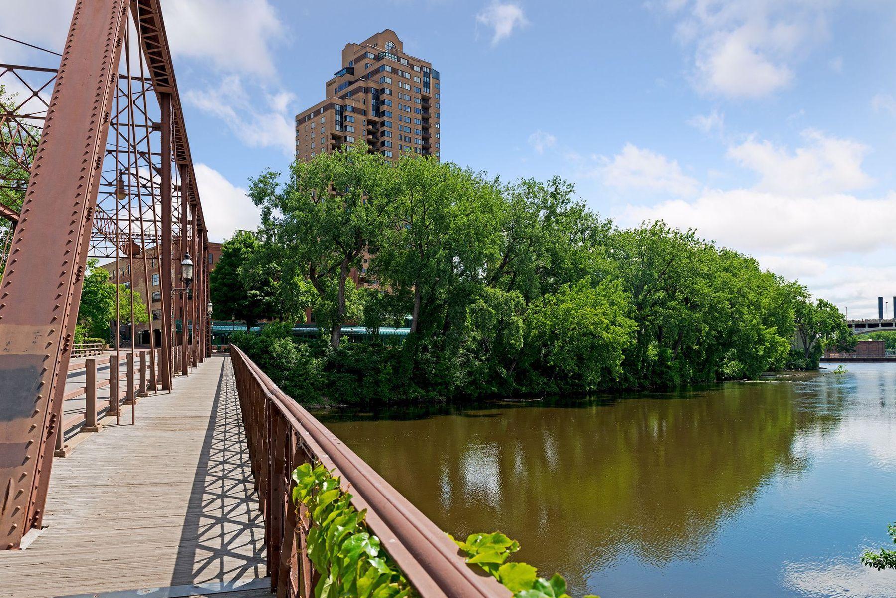 16 Grove Street Unit: 16B