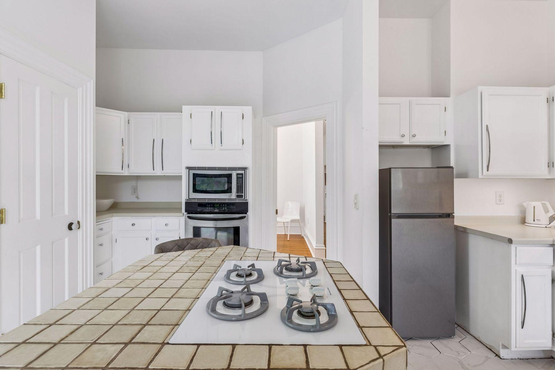 16 Grove Street Unit: 16B