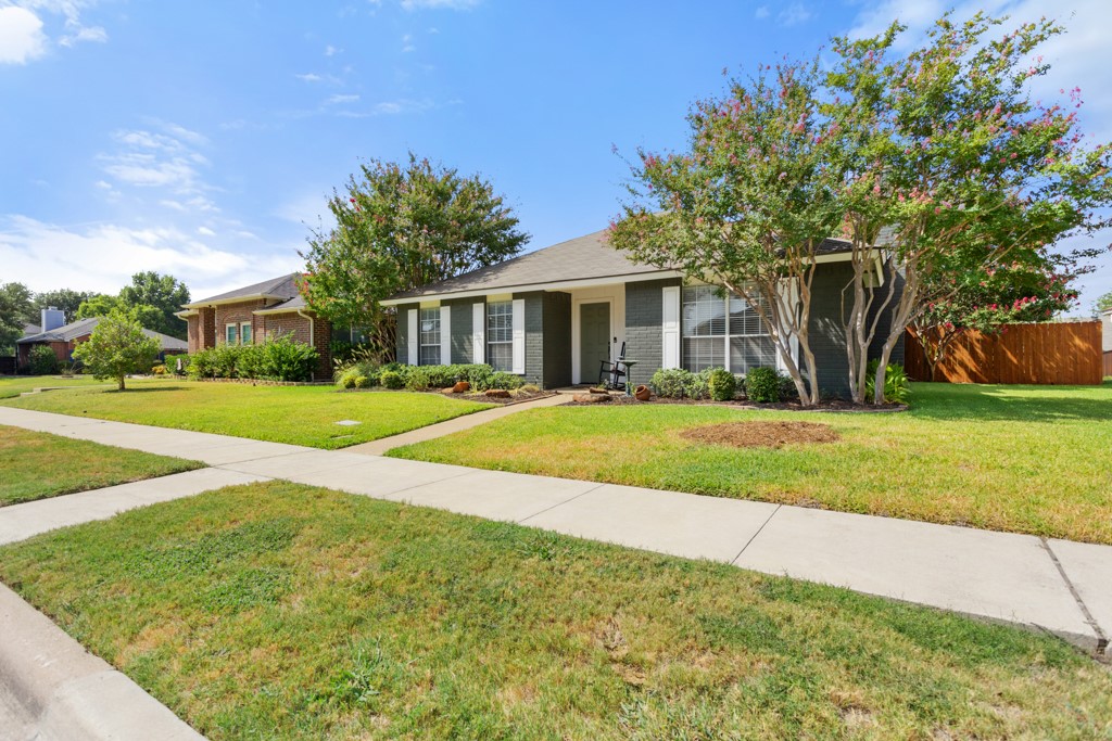 995 Little Den Drive