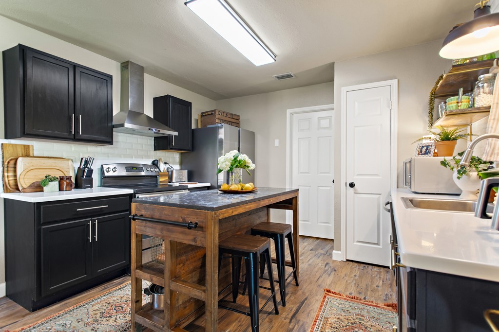 995 Little Den Drive