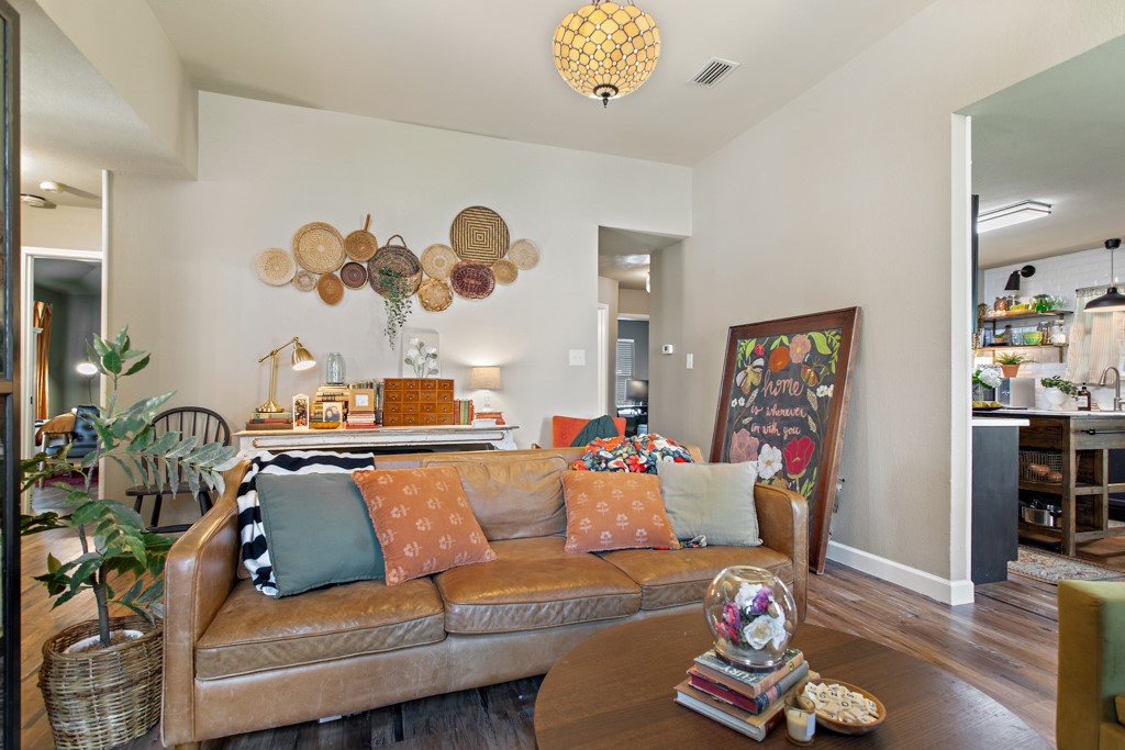 995 Little Den Drive