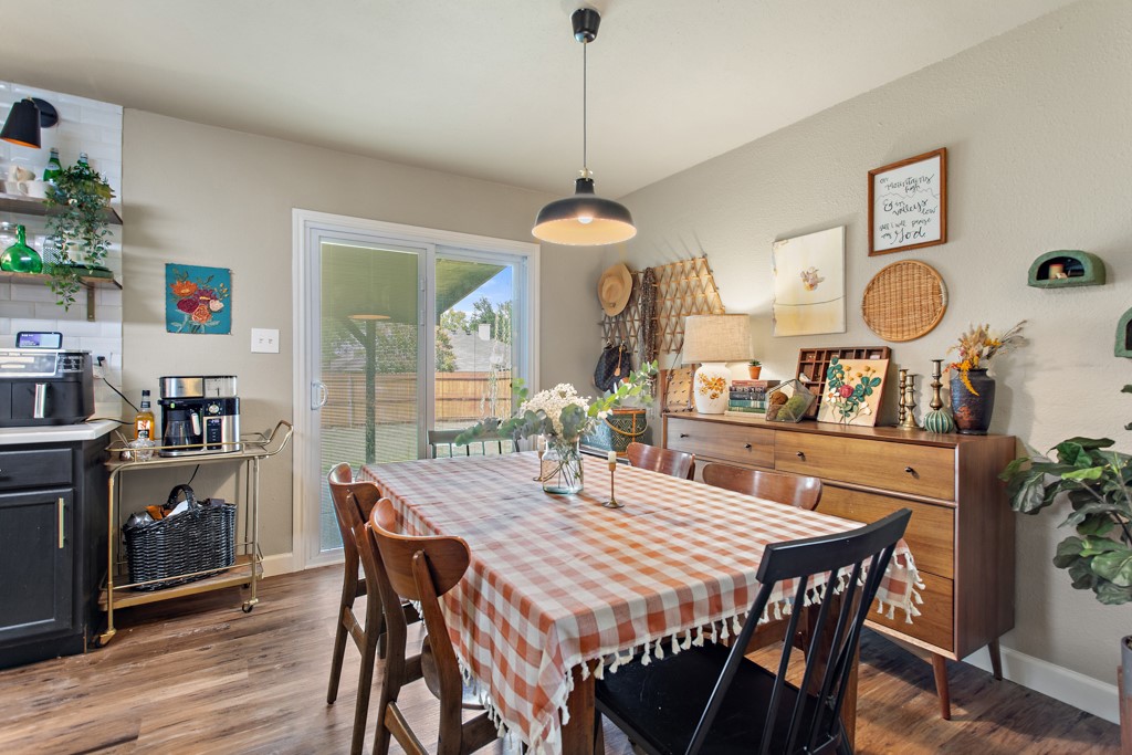 995 Little Den Drive