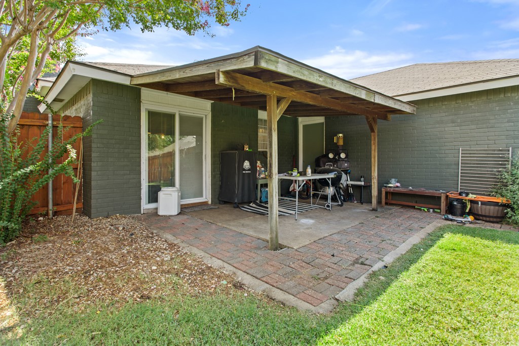 995 Little Den Drive