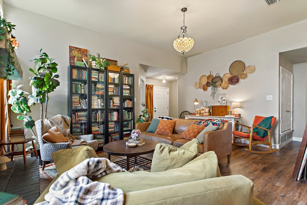 995 Little Den Drive