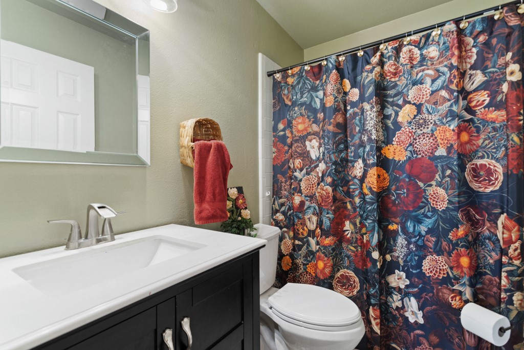 995 Little Den Drive