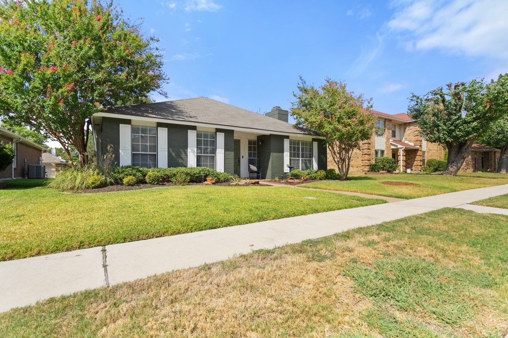 995 Little Den Drive