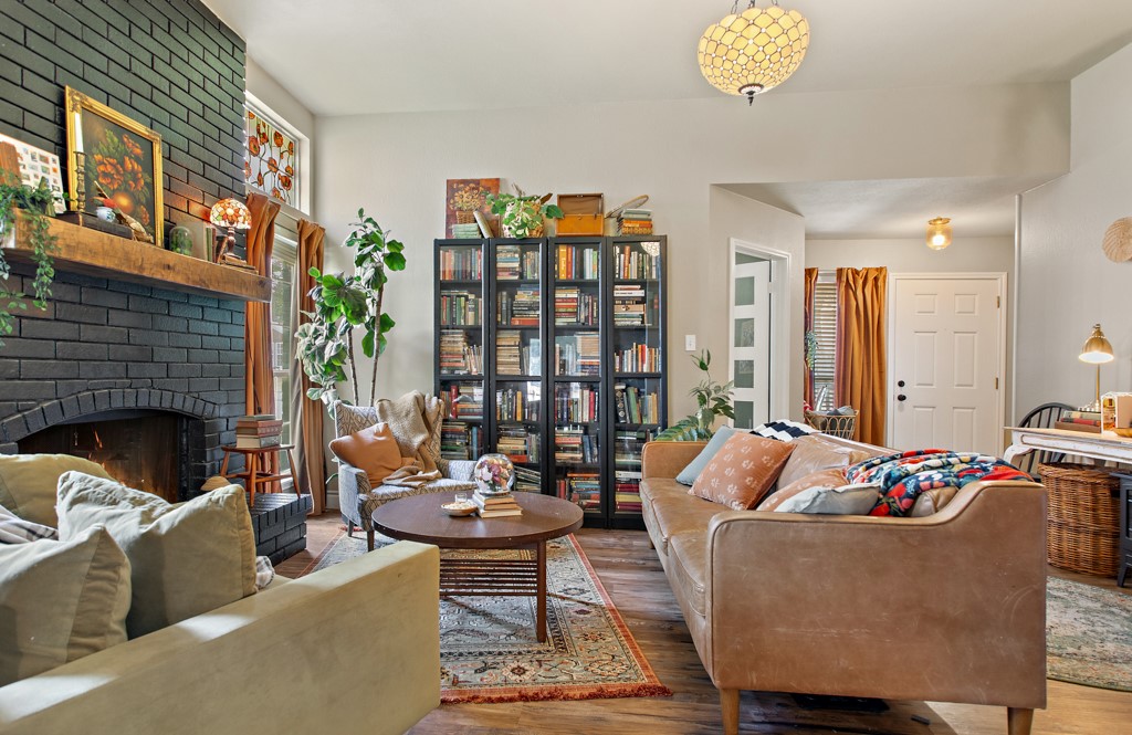 995 Little Den Drive