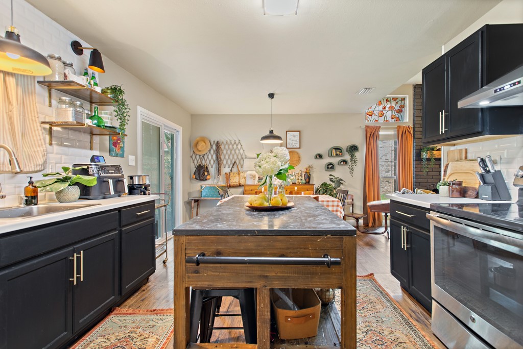 995 Little Den Drive