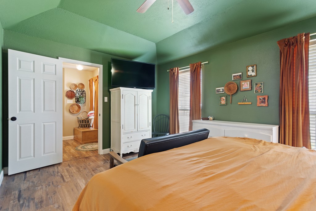 995 Little Den Drive