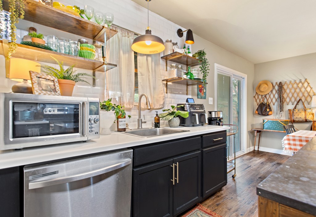 995 Little Den Drive