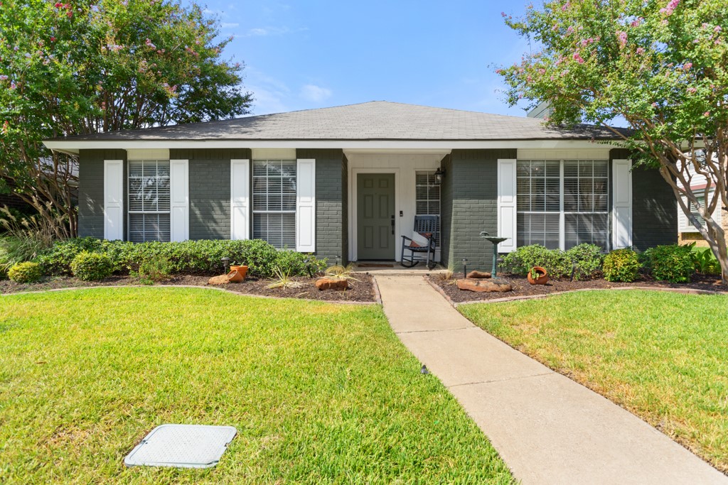 995 Little Den Drive