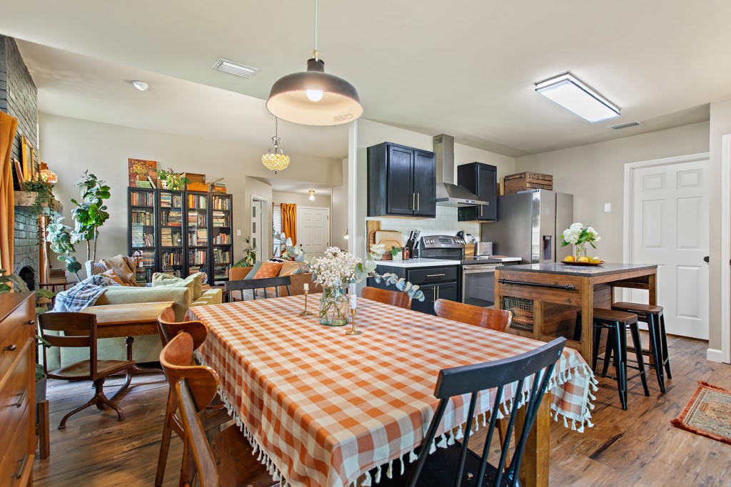 995 Little Den Drive