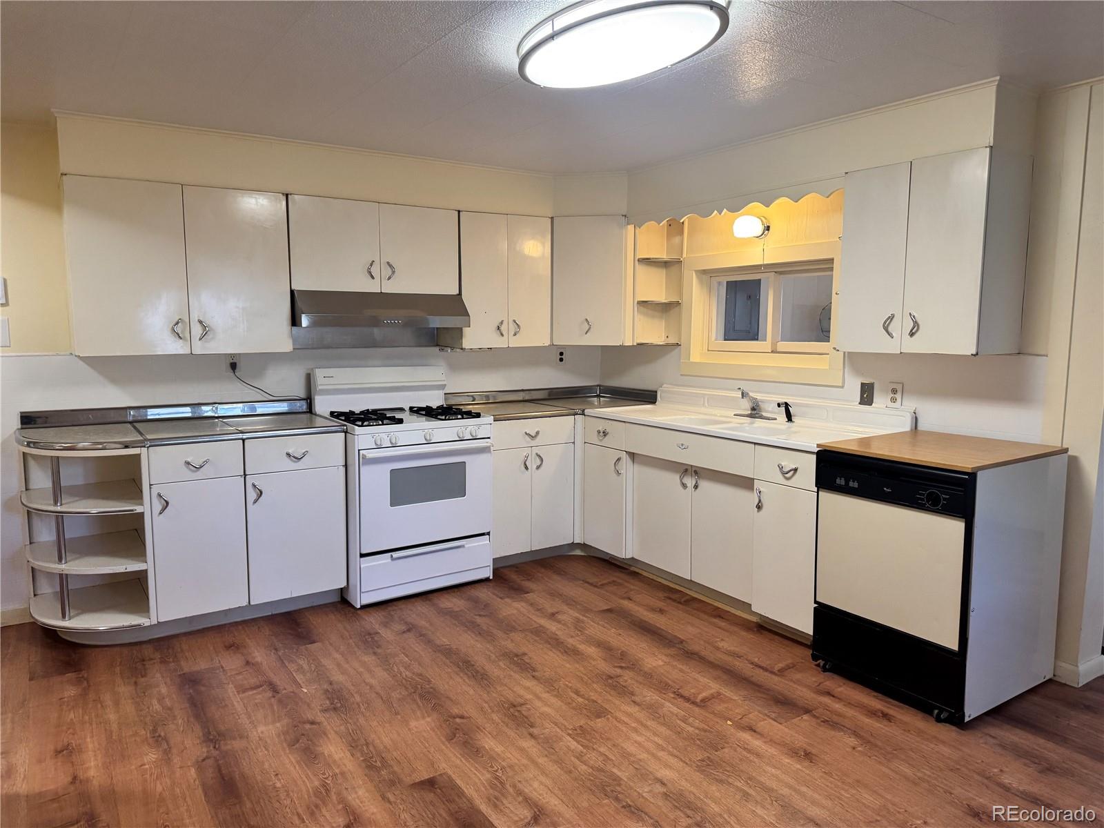 118 N San Juan Avenue