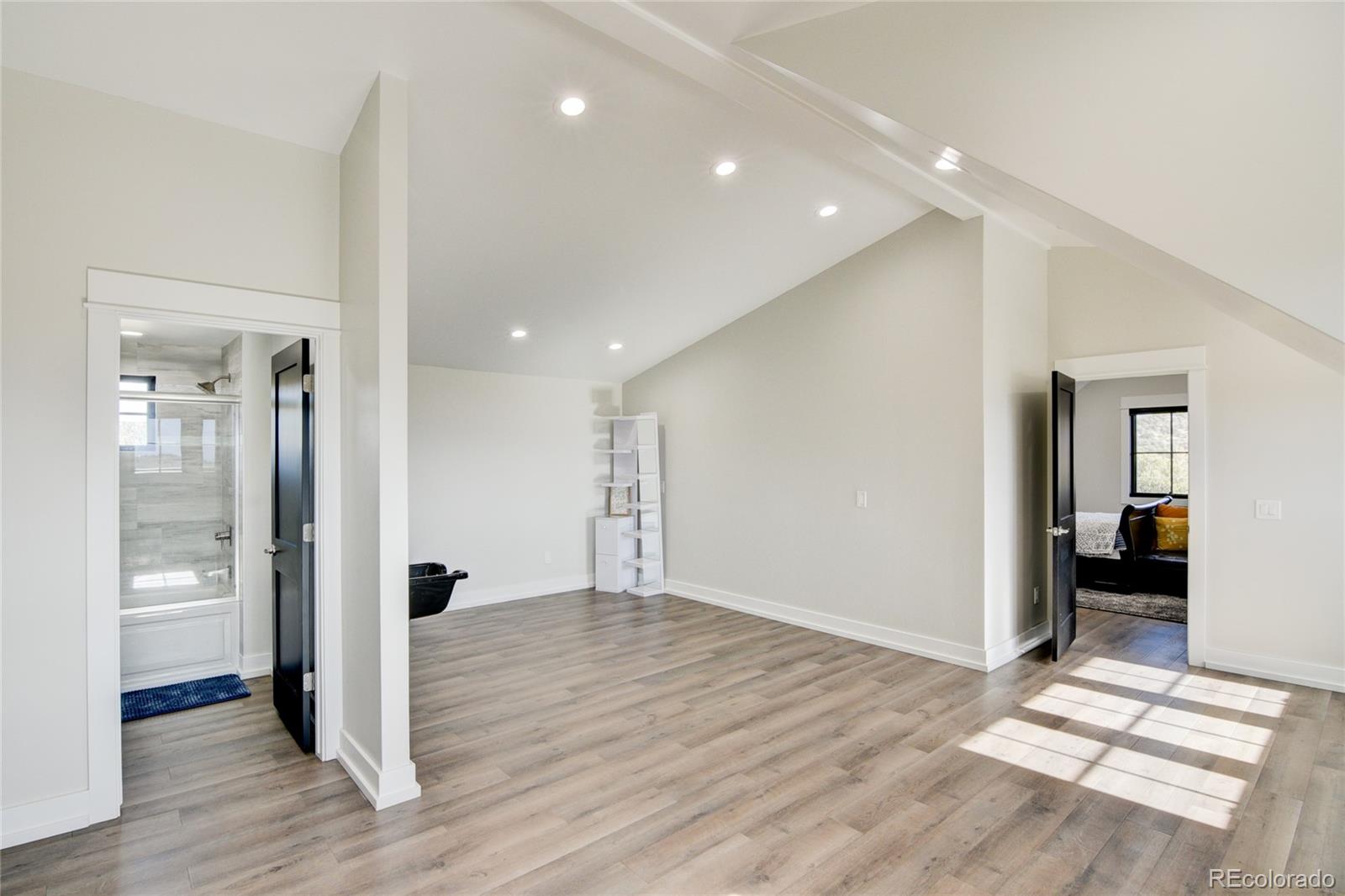 11905 Highland Circle