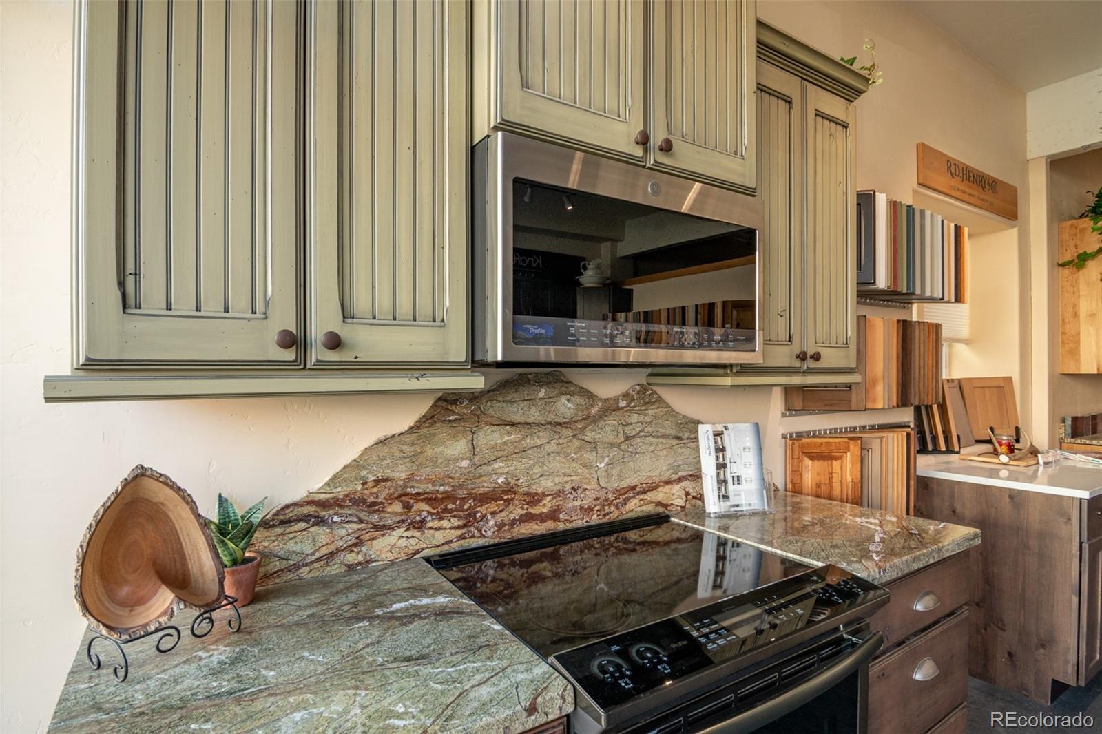 301 E Main Street Unit: 115