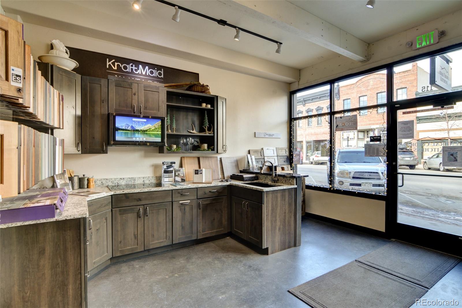 301 E Main Street Unit: 115