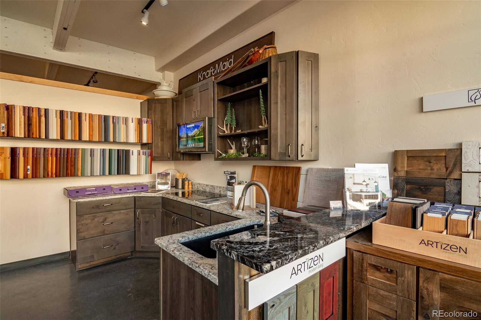 301 E Main Street Unit: 115