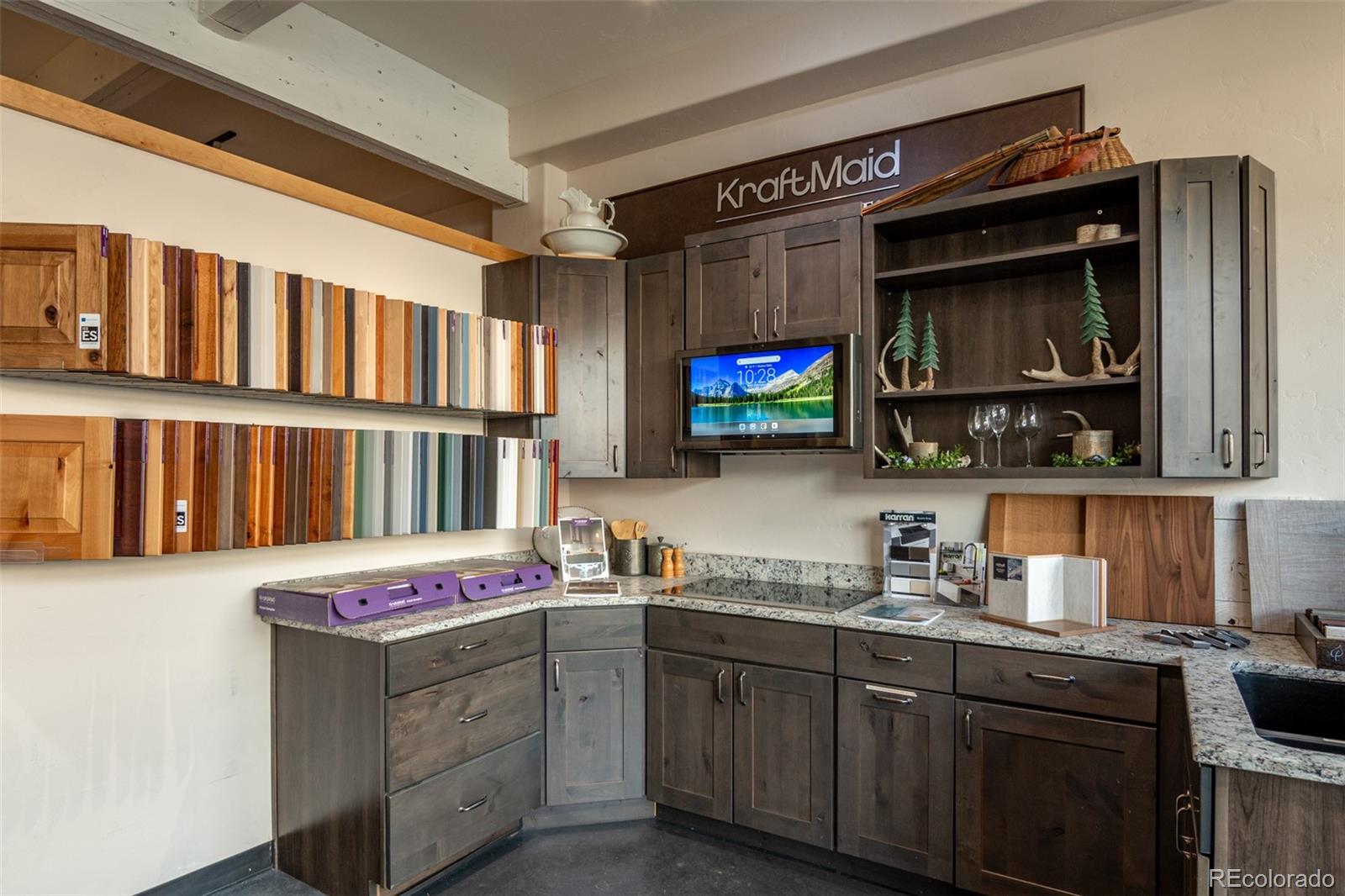 301 E Main Street Unit: 115