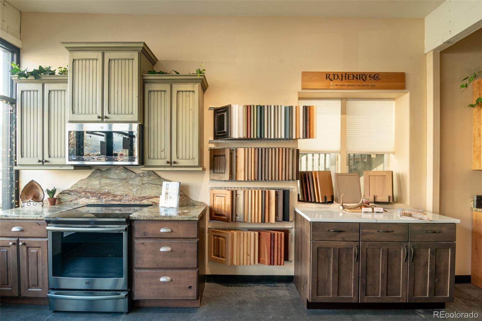 301 E Main Street Unit: 115