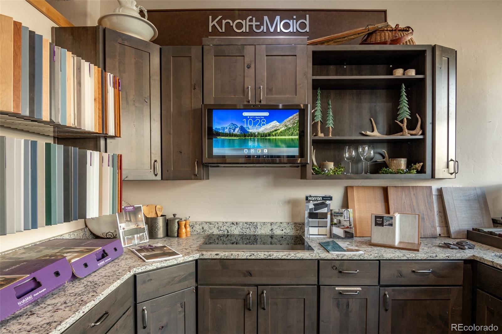 301 E Main Street Unit: 115