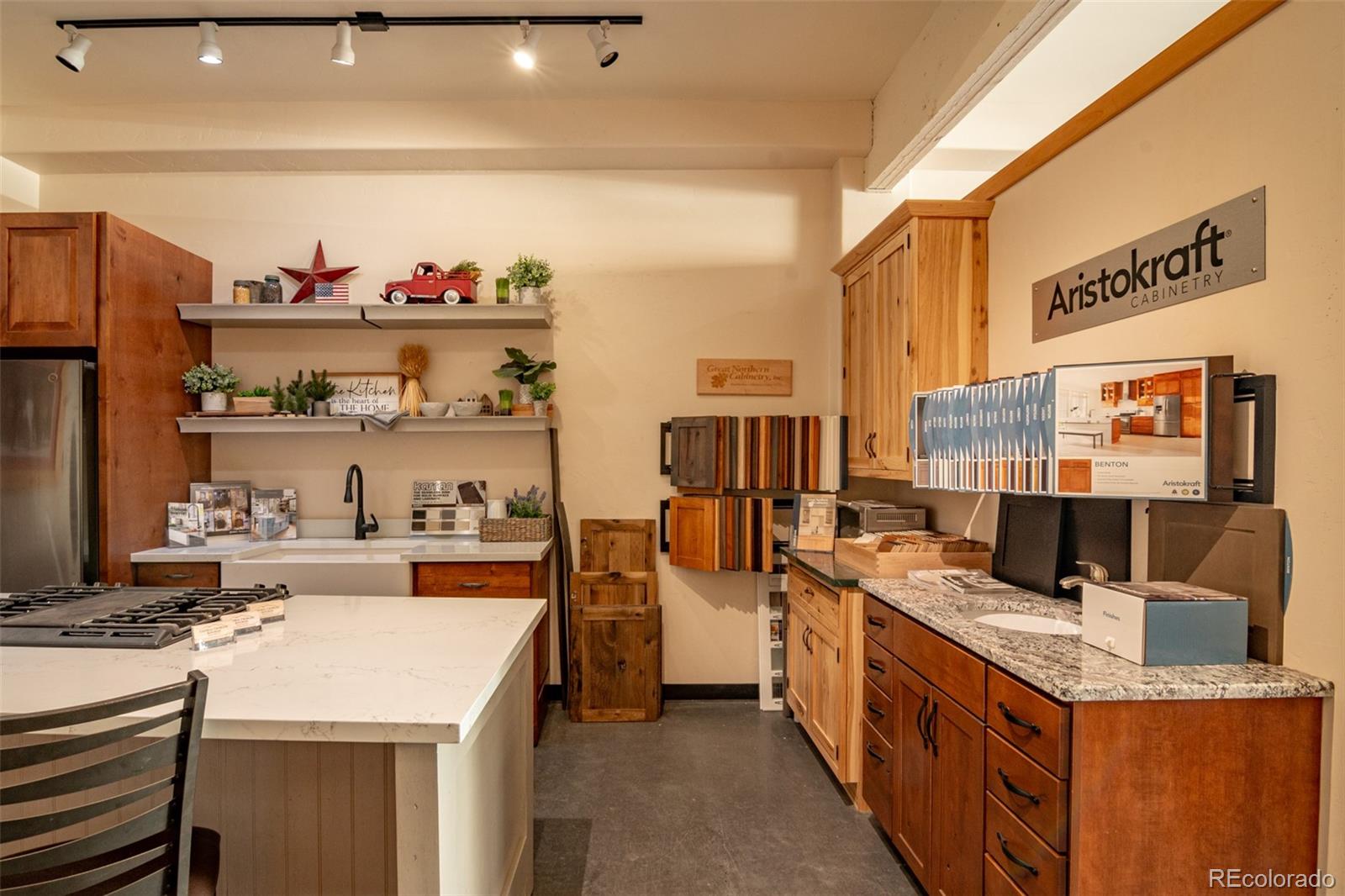 301 E Main Street Unit: 115