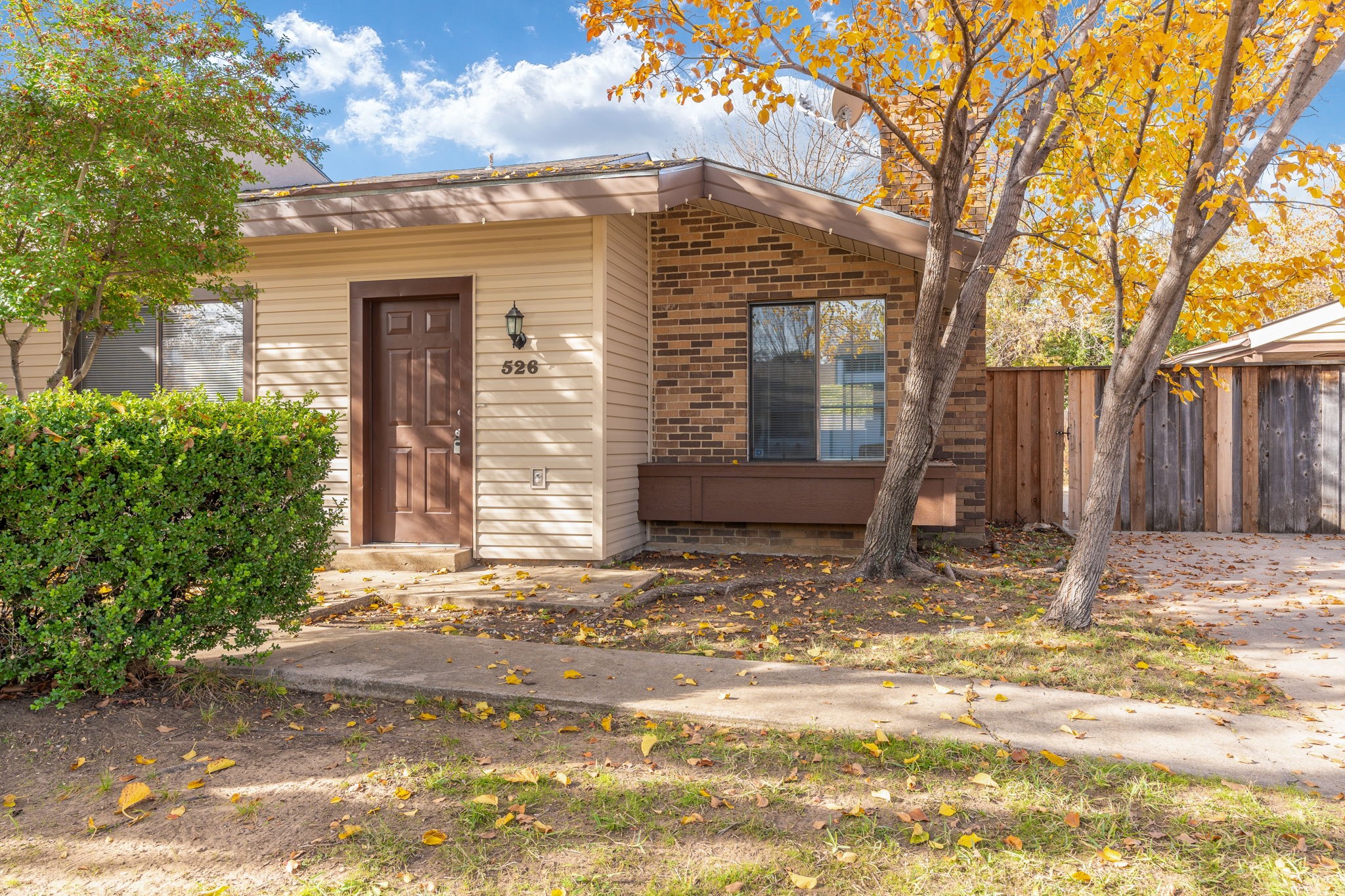 526 Hunters Glen Street