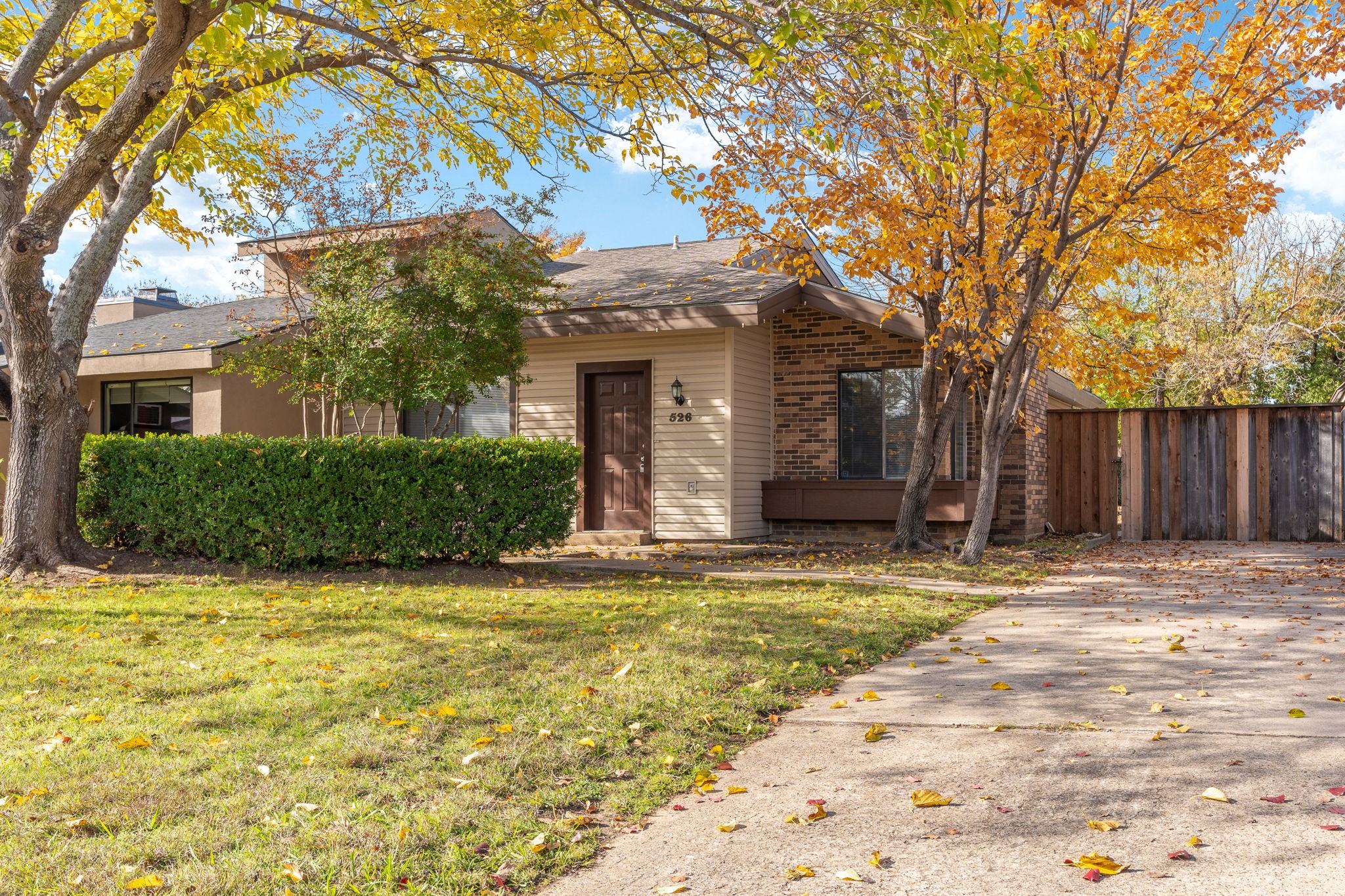 526 Hunters Glen Street