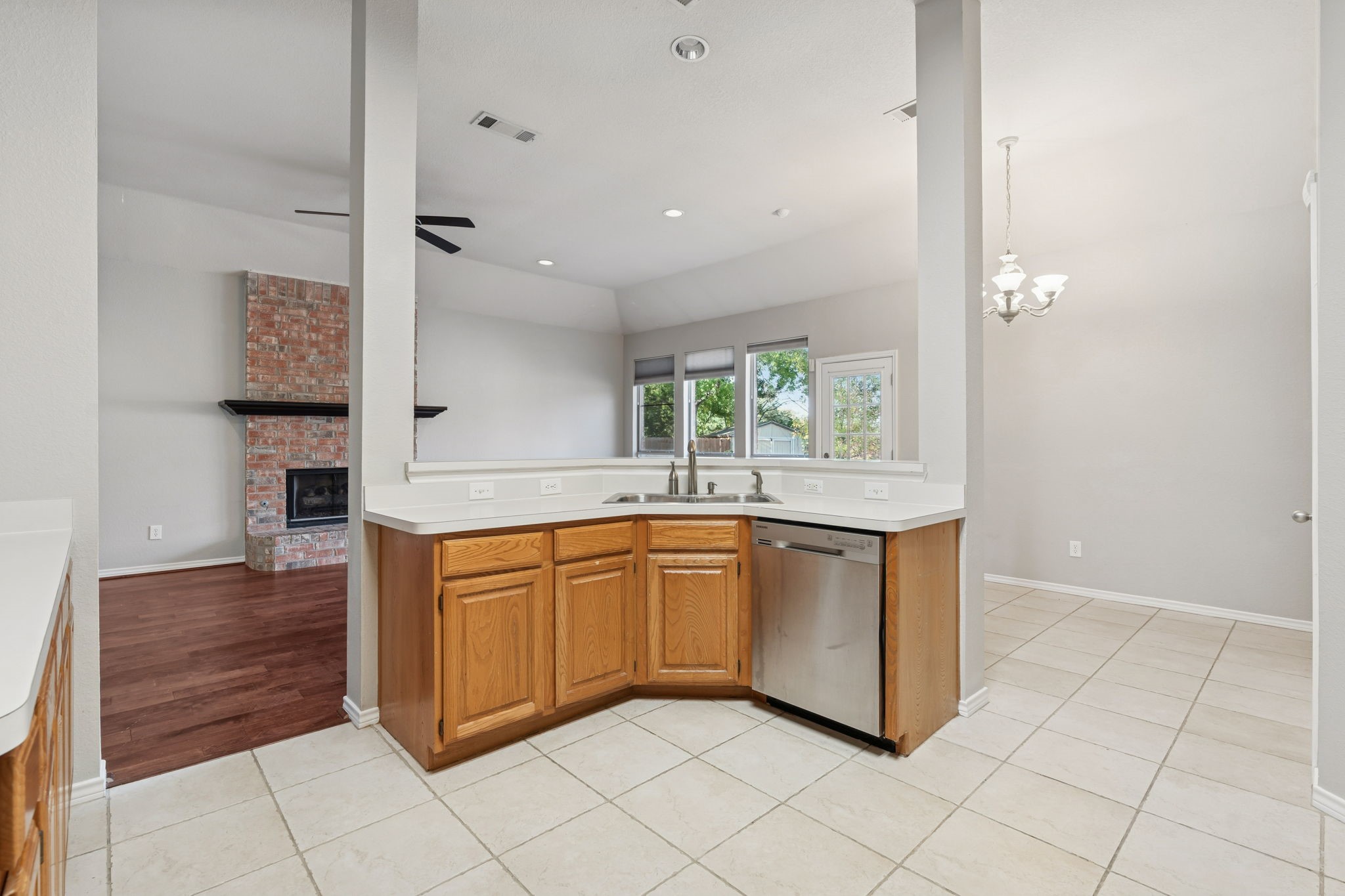 1433 Brazos Boulevard