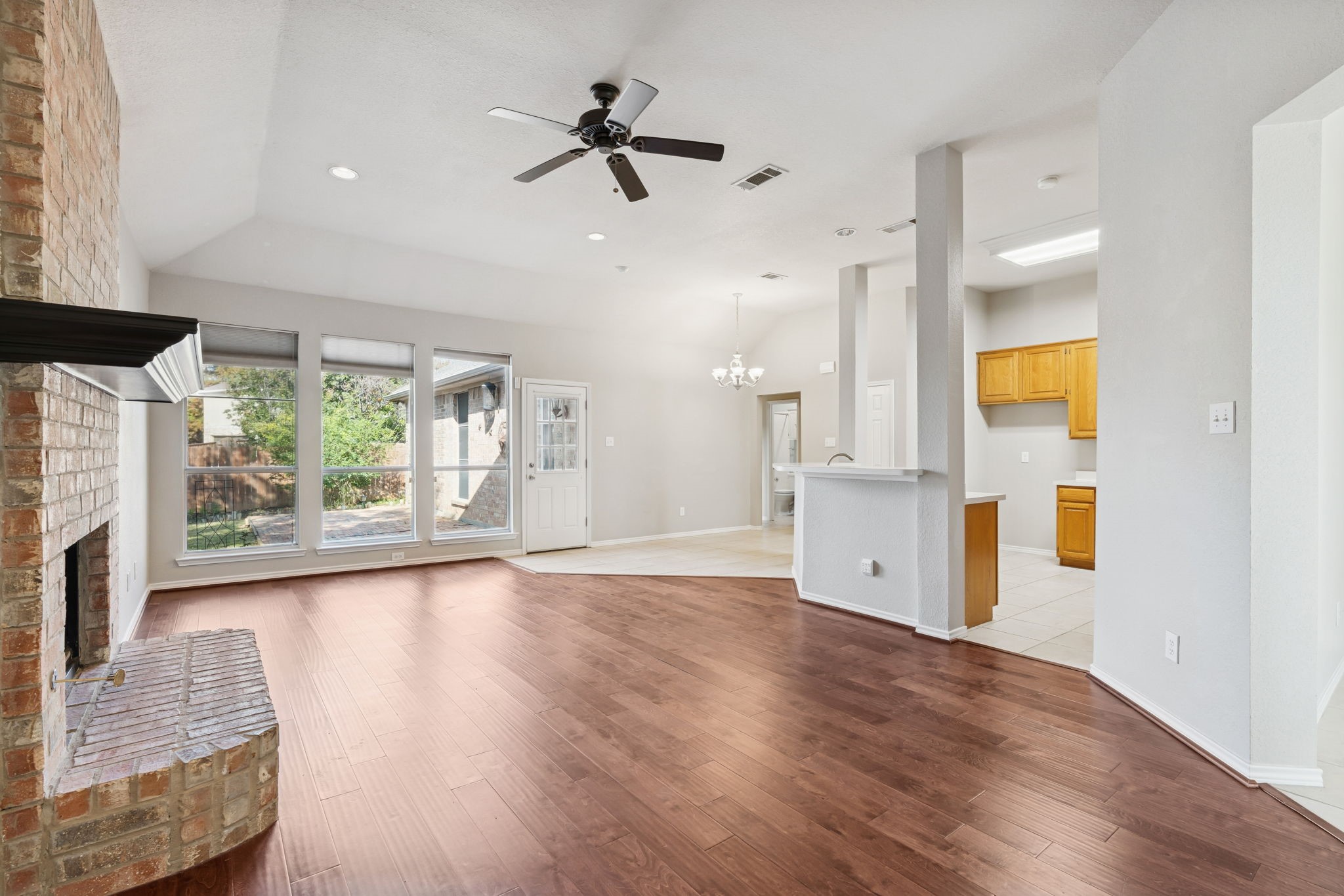 1433 Brazos Boulevard