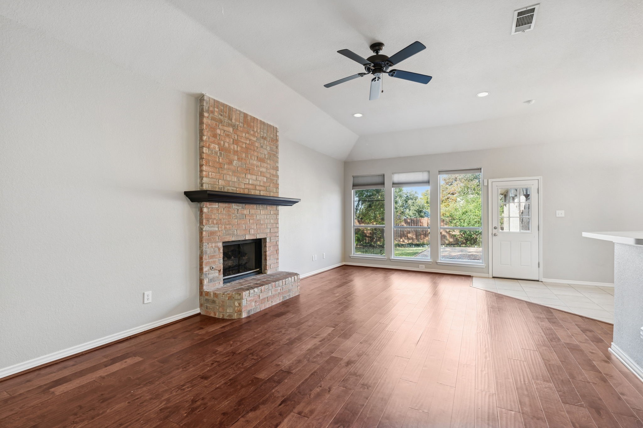 1433 Brazos Boulevard