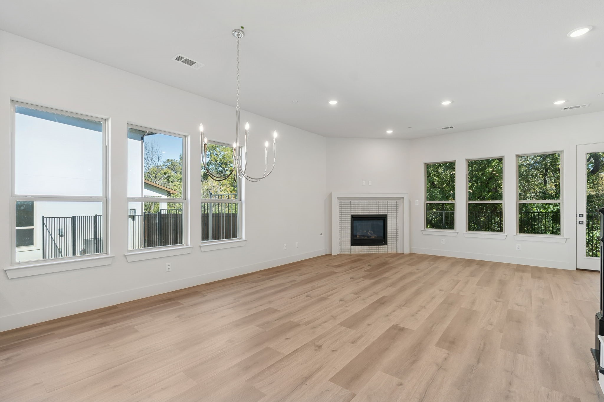 452 Waters Edge Drive 822