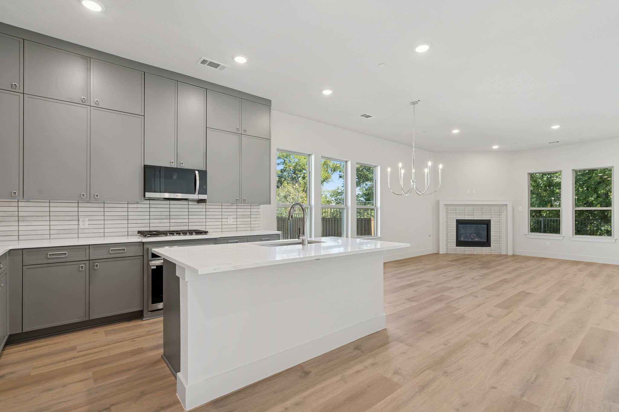 452 Waters Edge Drive 822