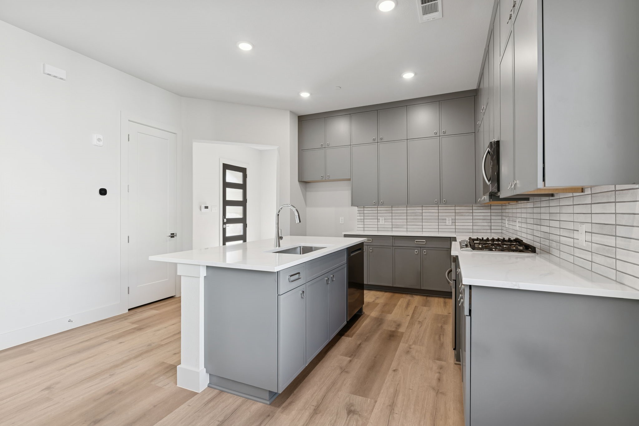 452 Waters Edge Drive 822