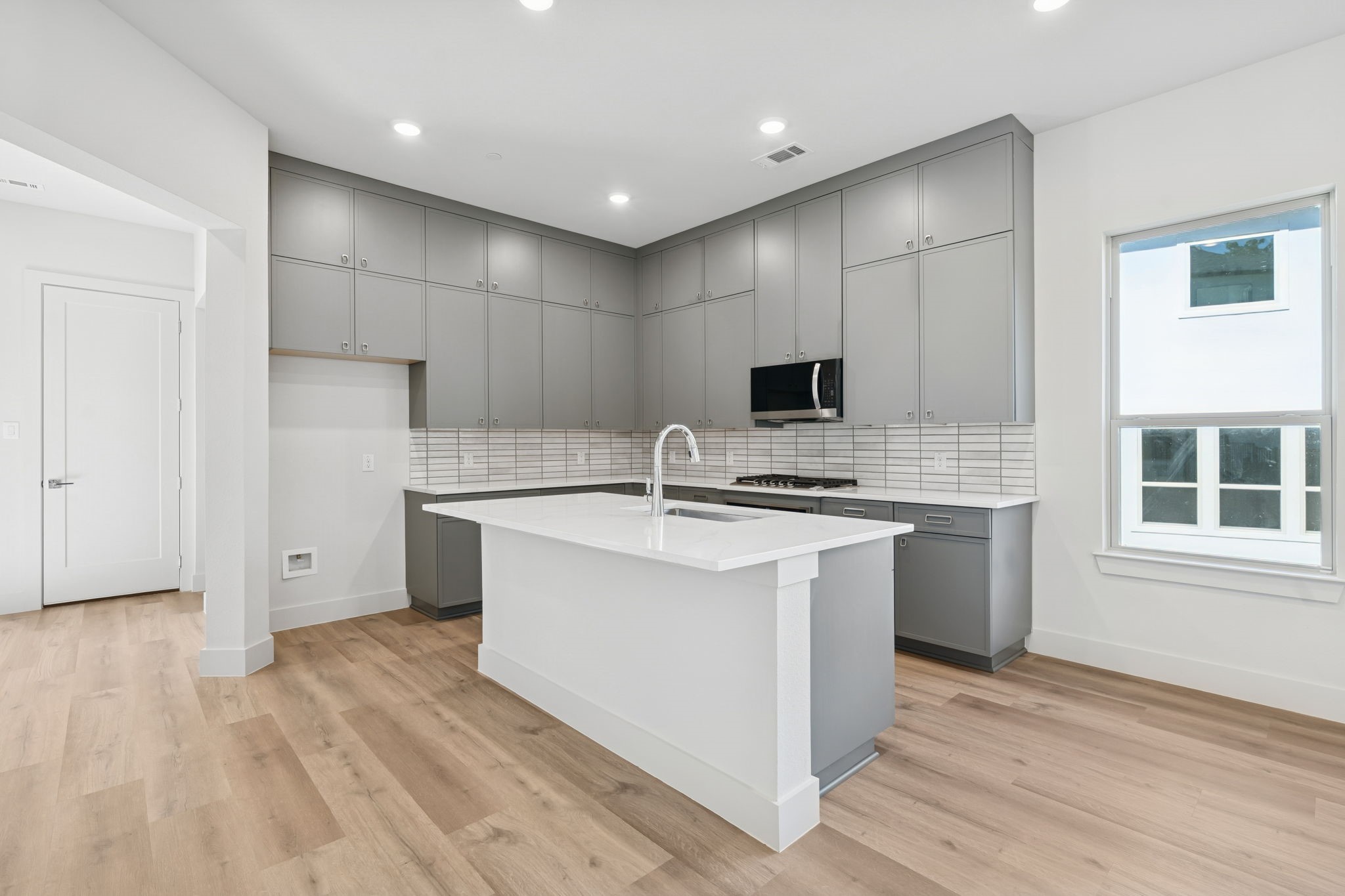 452 Waters Edge Drive 822