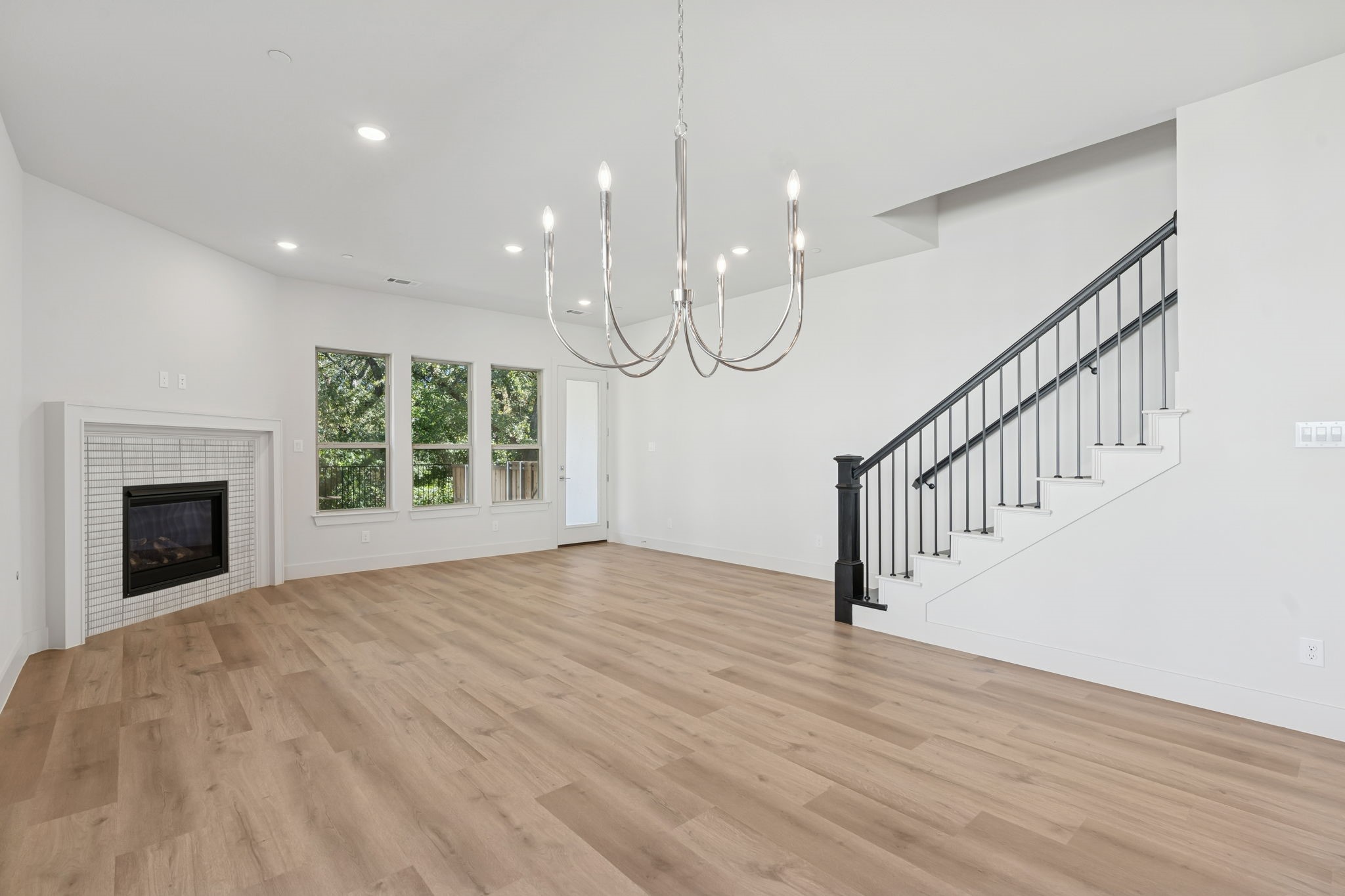 452 Waters Edge Drive 822