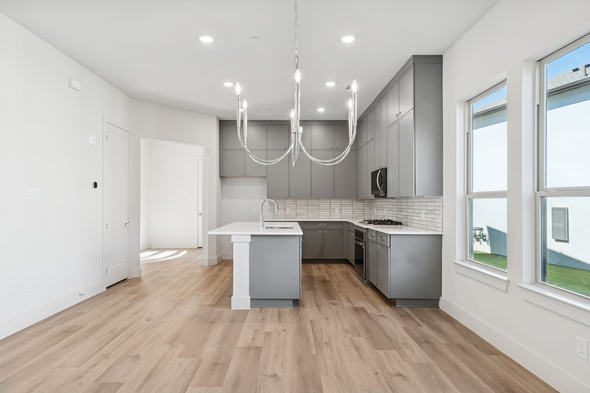 452 Waters Edge Drive 822