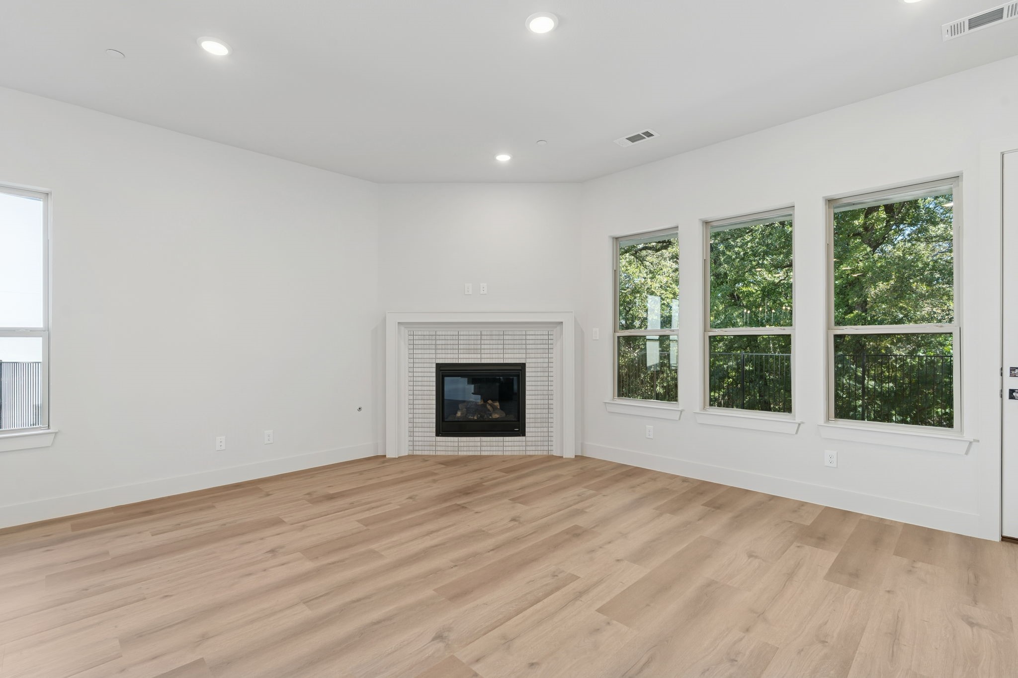 452 Waters Edge Drive 822
