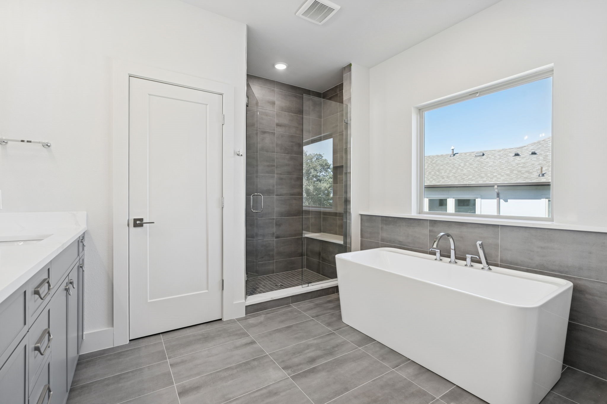 452 Waters Edge Drive 822