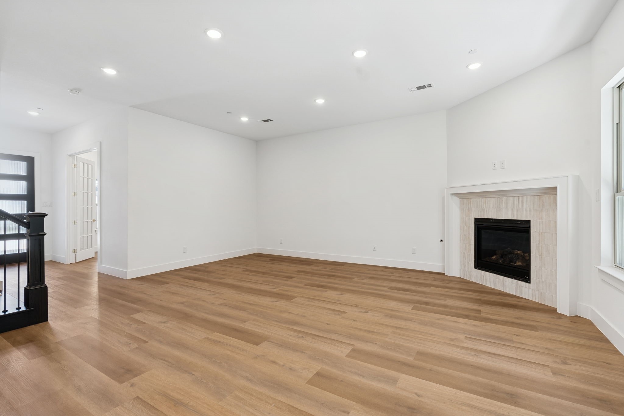 452 Waters Edge Drive 823