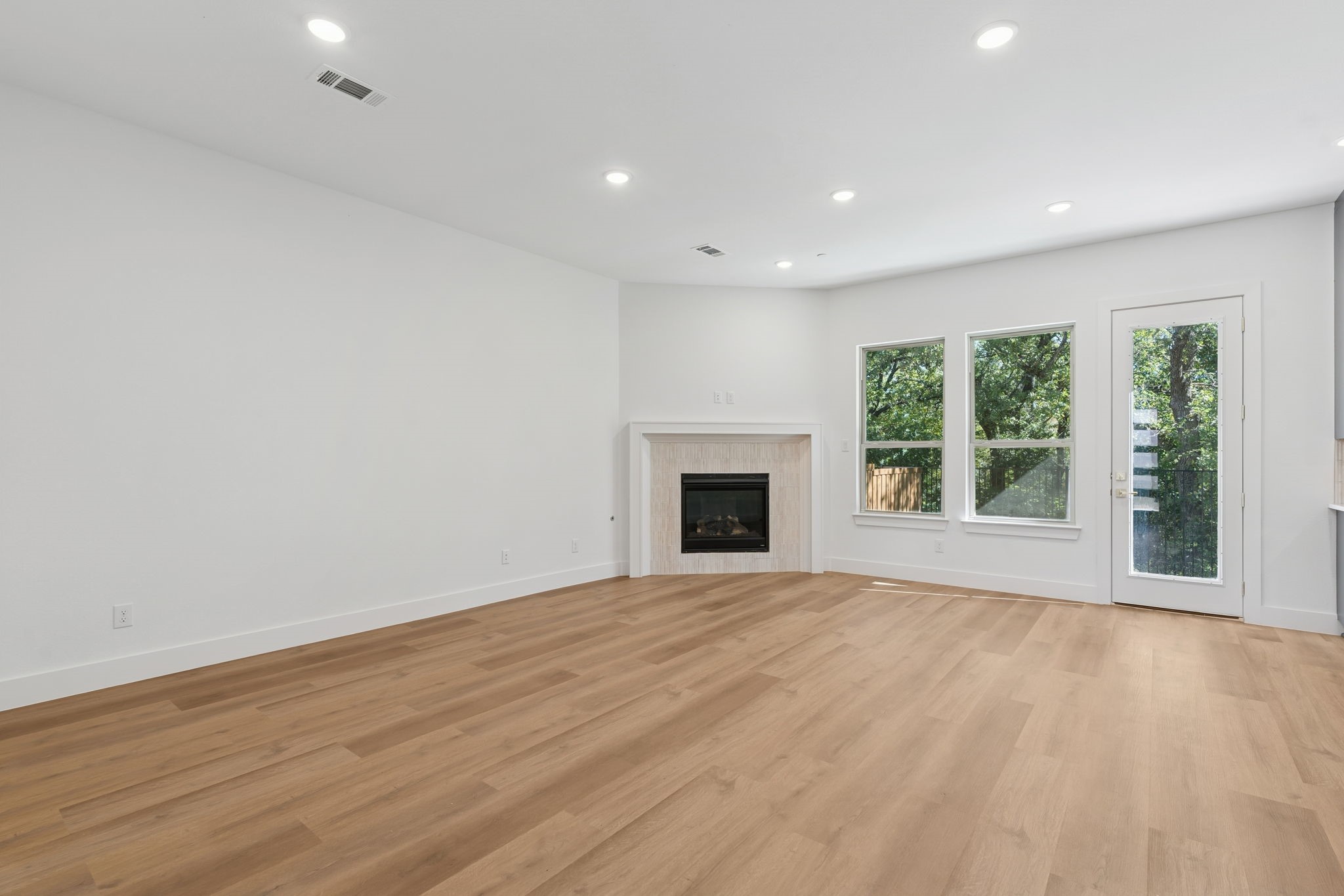 452 Waters Edge Drive 823