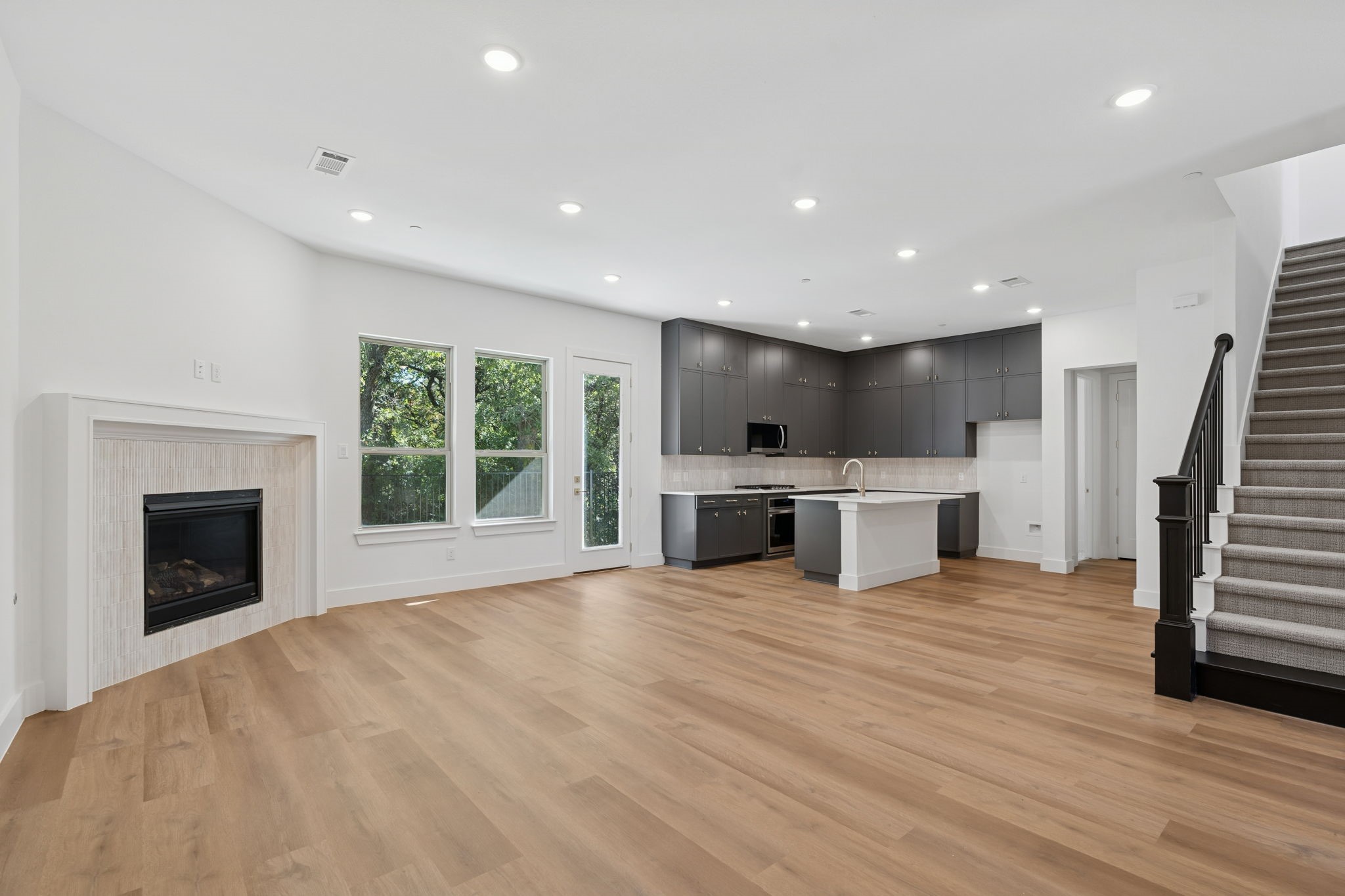452 Waters Edge Drive 823