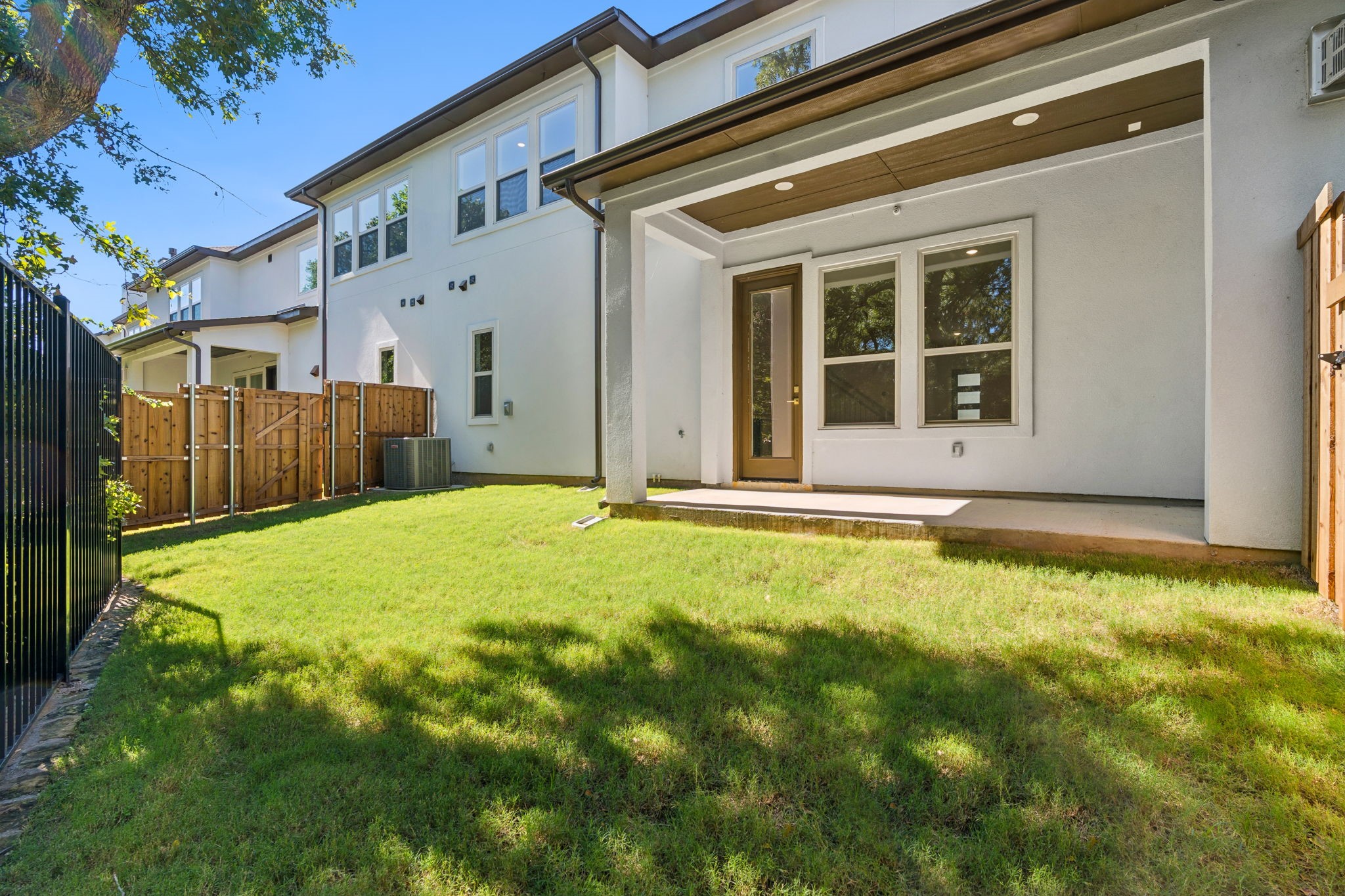 452 Waters Edge Drive 823