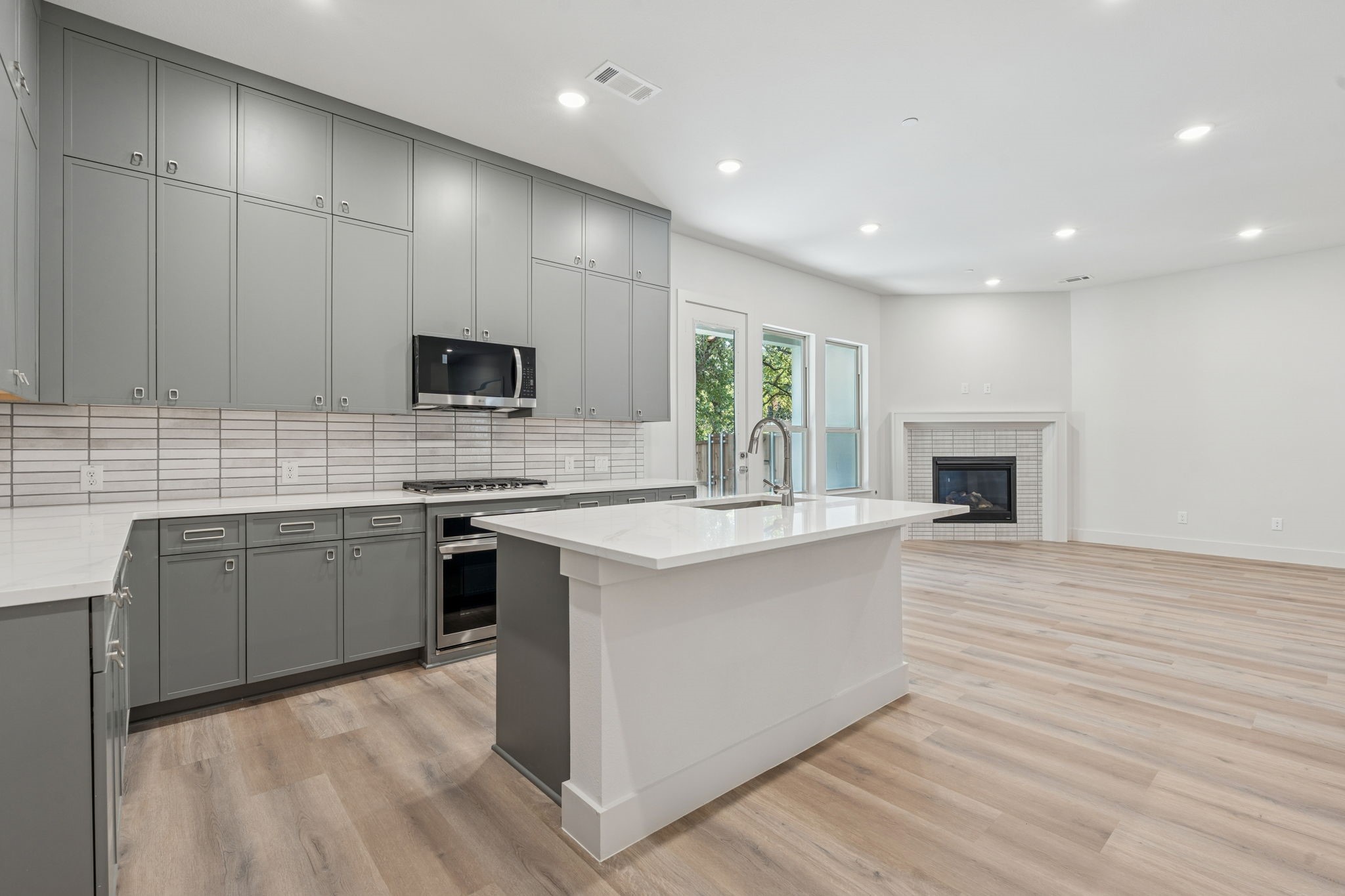 452 Waters Edge Drive 824