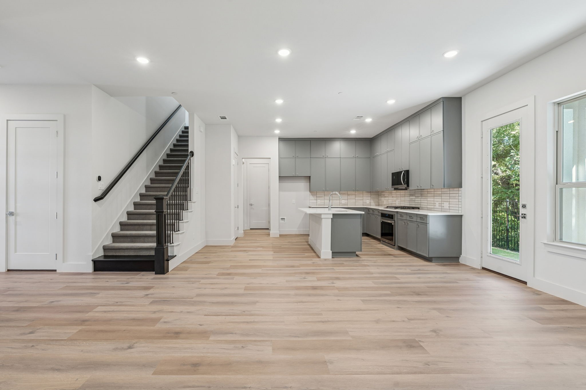 452 Waters Edge Drive 824