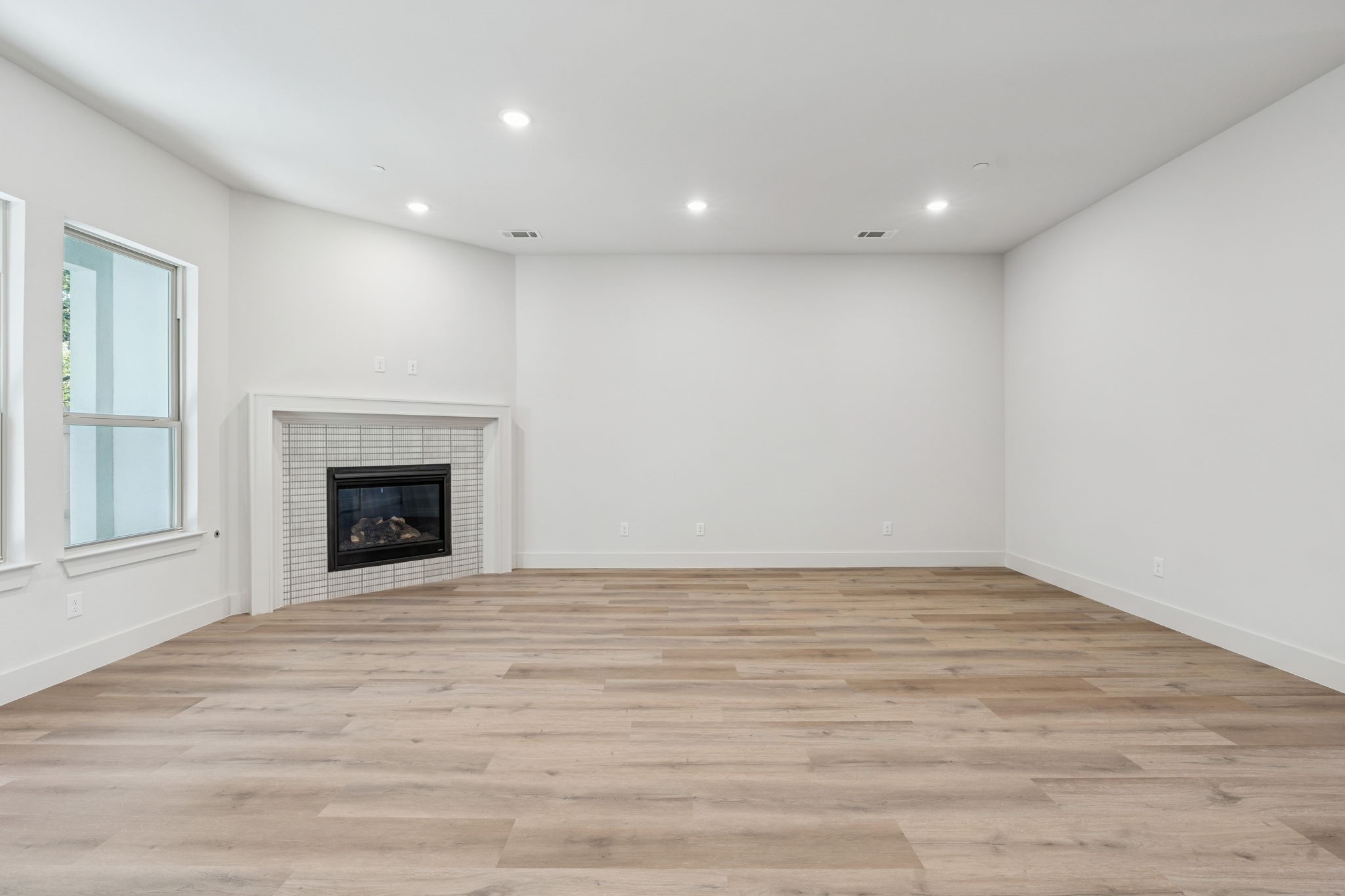 452 Waters Edge Drive 824