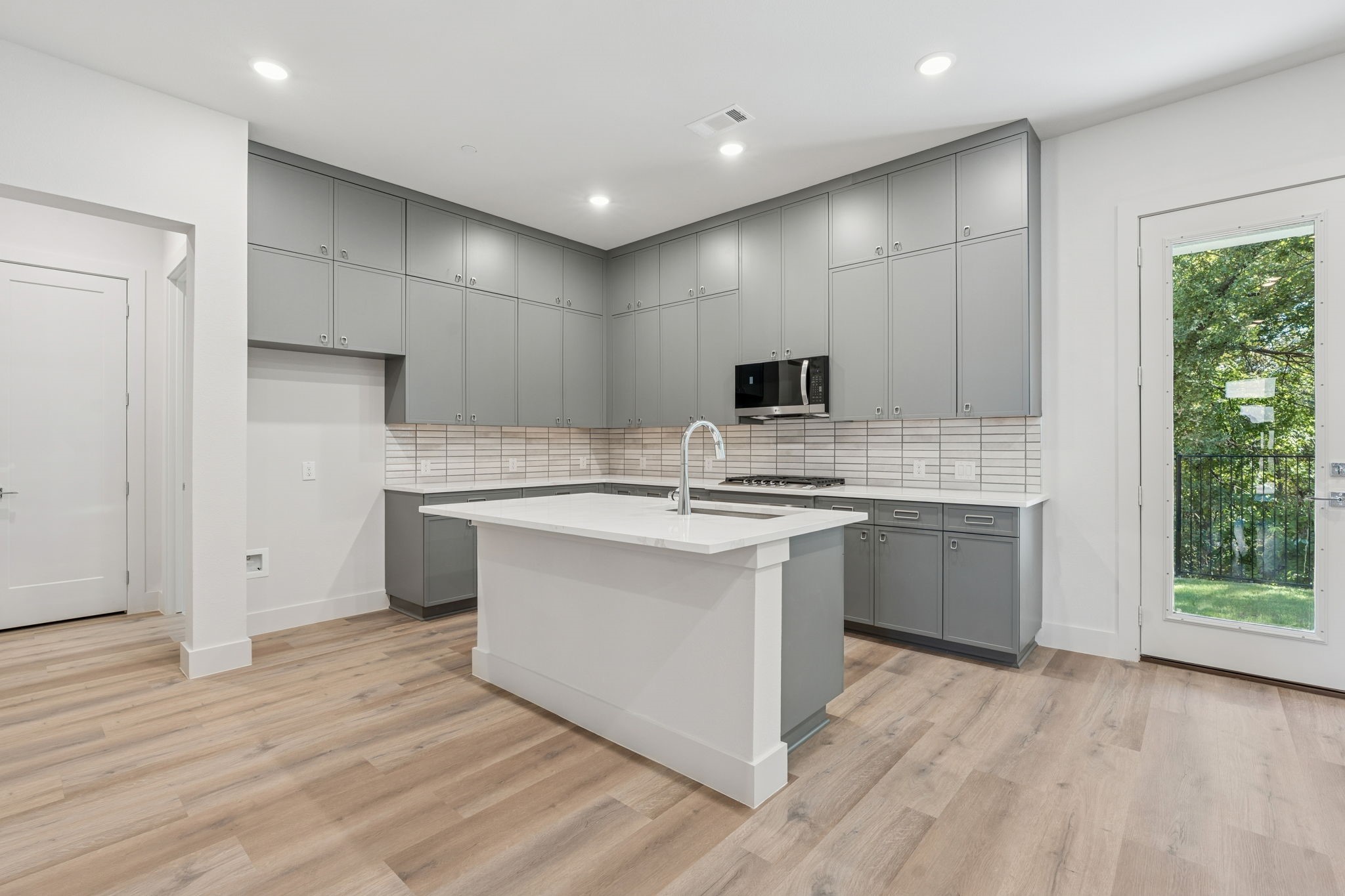 452 Waters Edge Drive 824