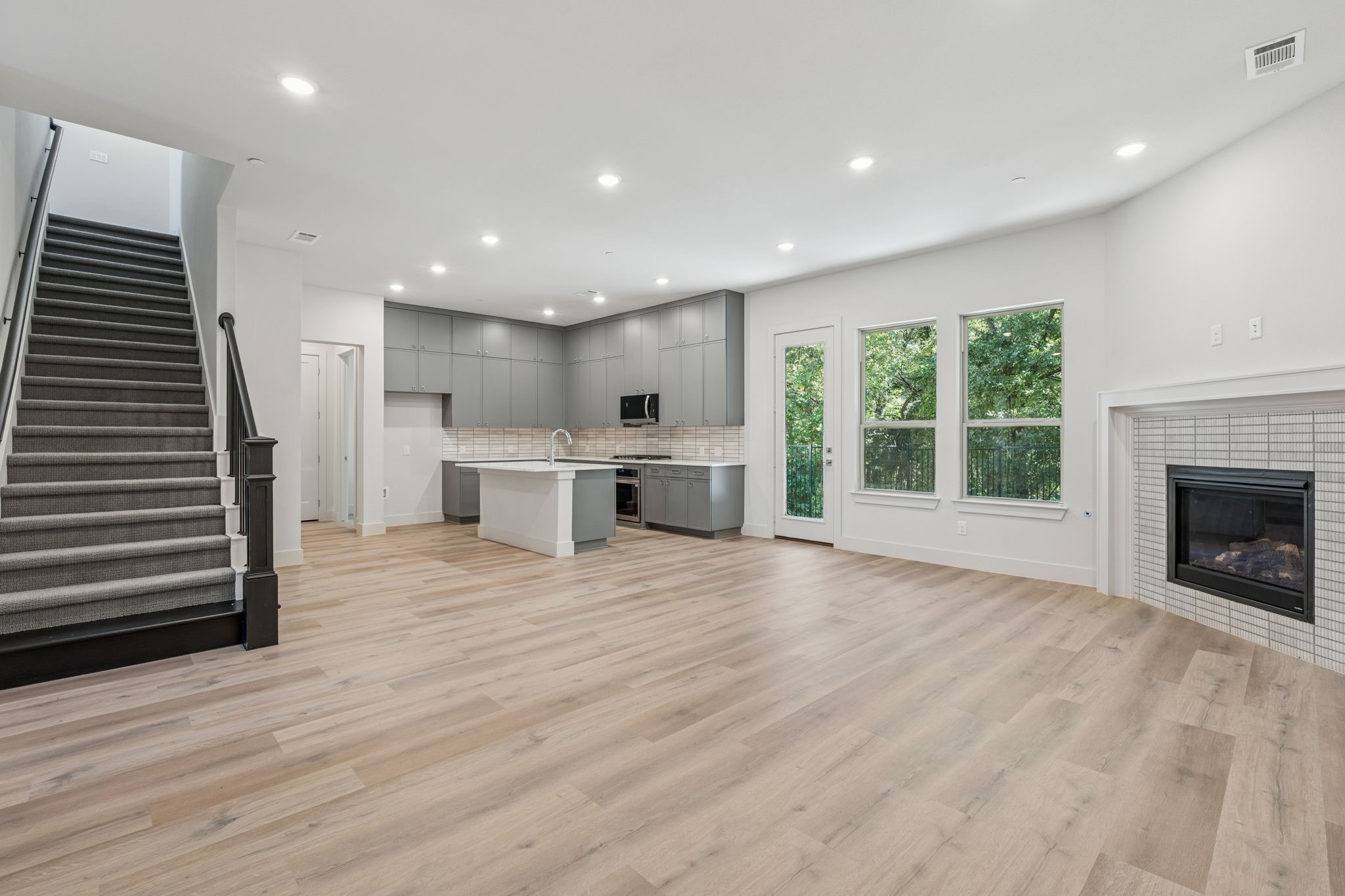 452 Waters Edge Drive 824