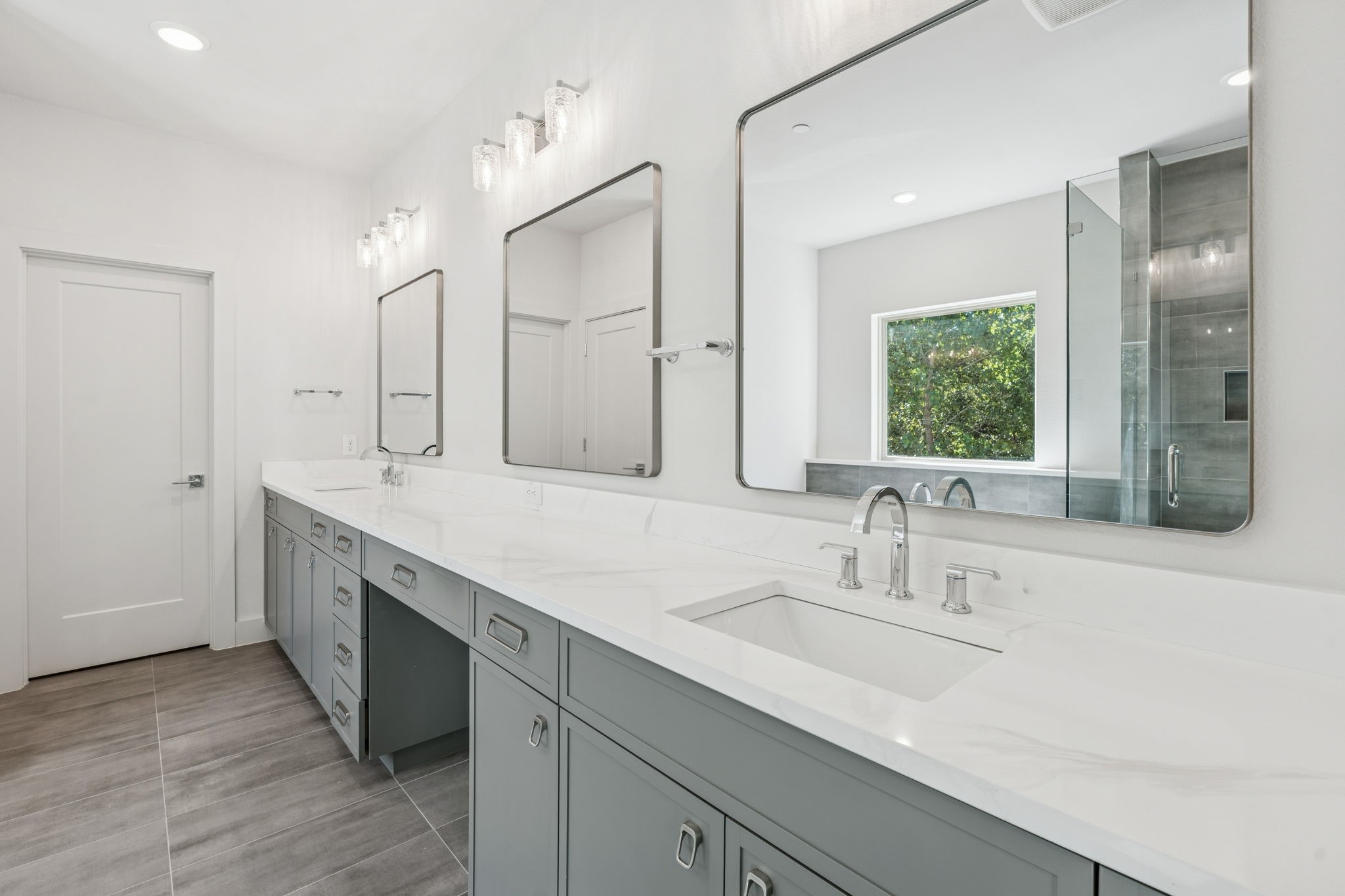 452 Waters Edge Drive 824