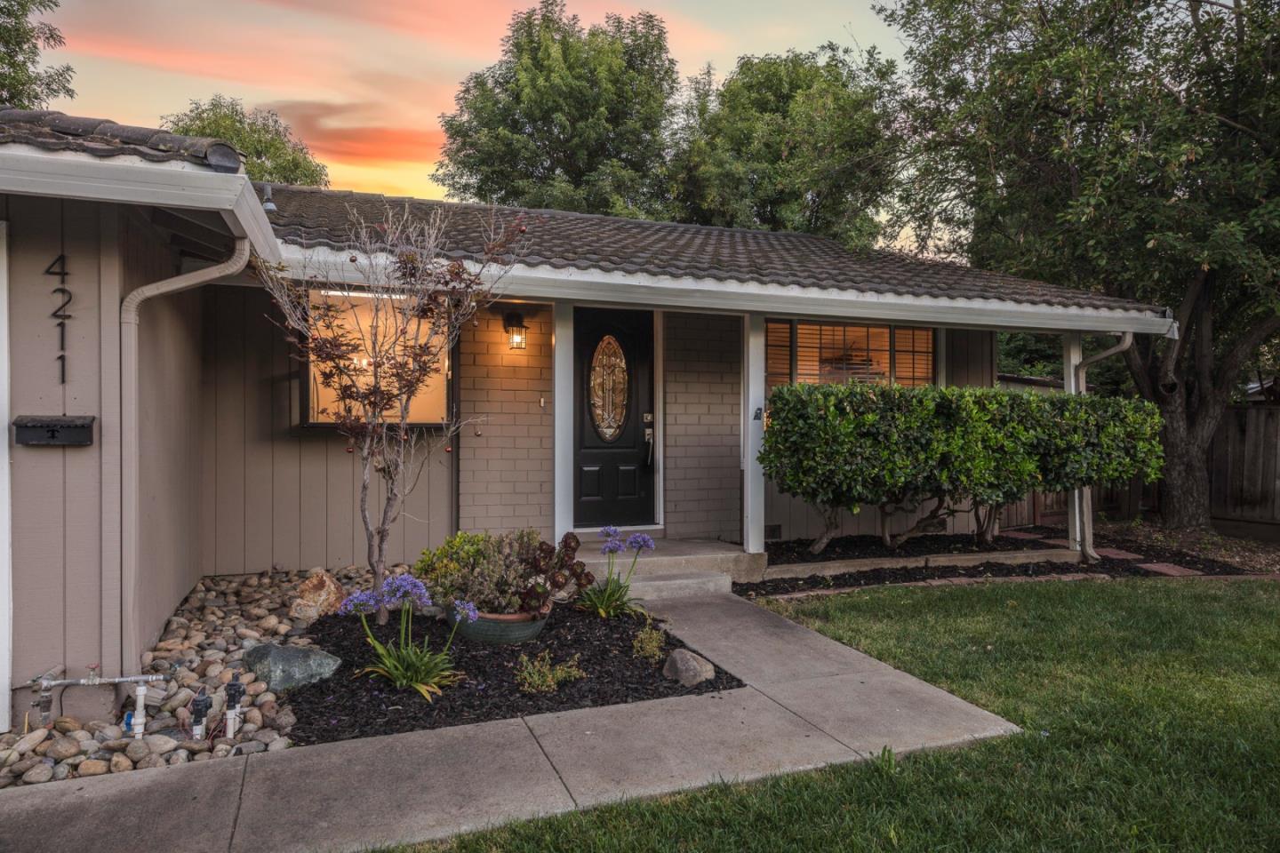 4211 Mountcastle WAY