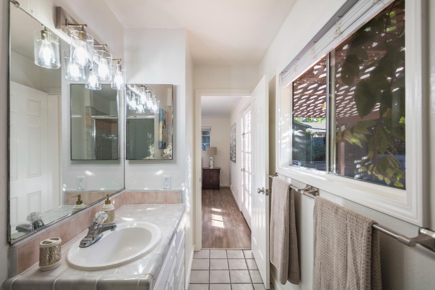 4211 Mountcastle WAY